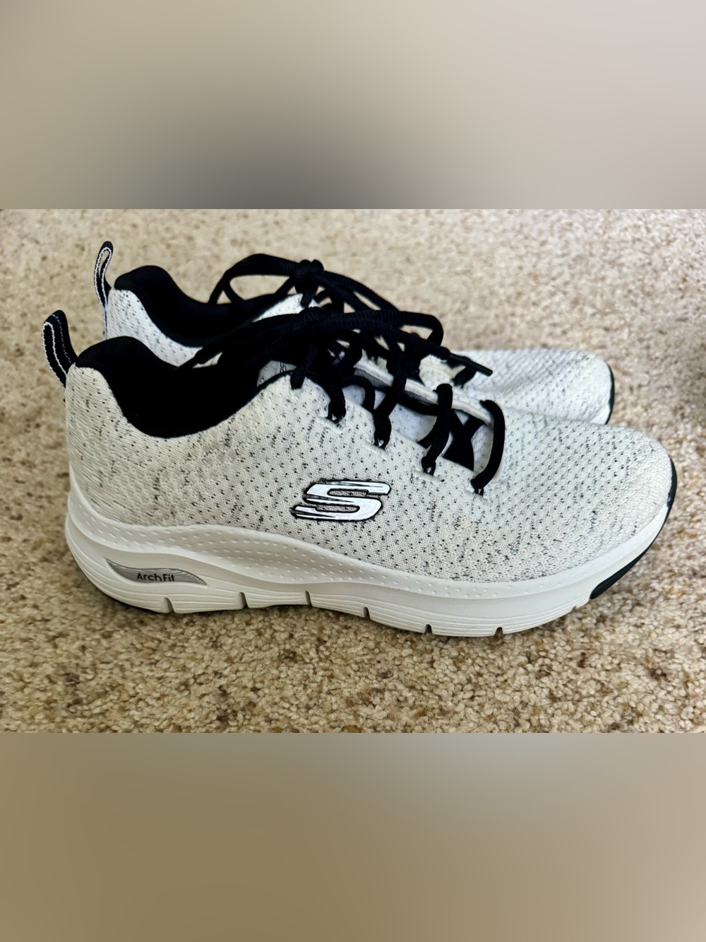 Skechers Women's Air-Cooled Memory Foam Arch Fit Sneakers. New. Size 7.5